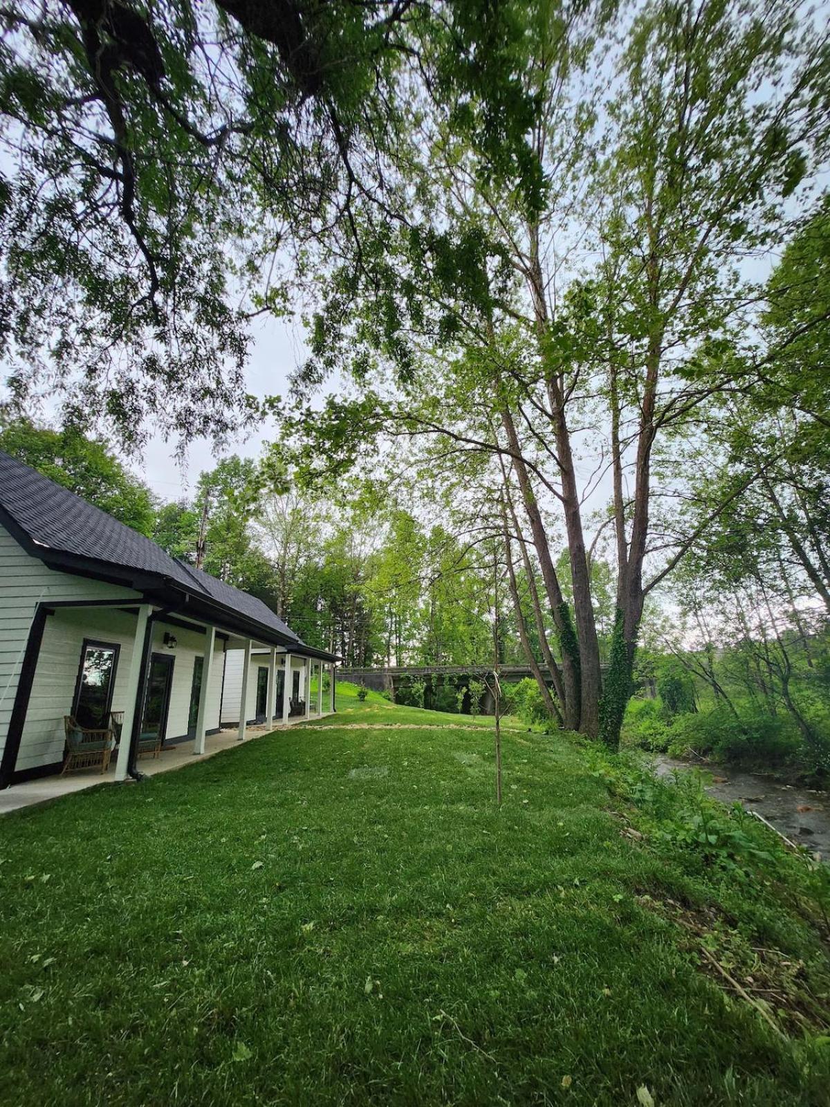 Life'S Good Retreat Bear Cottage Brevard Exterior photo